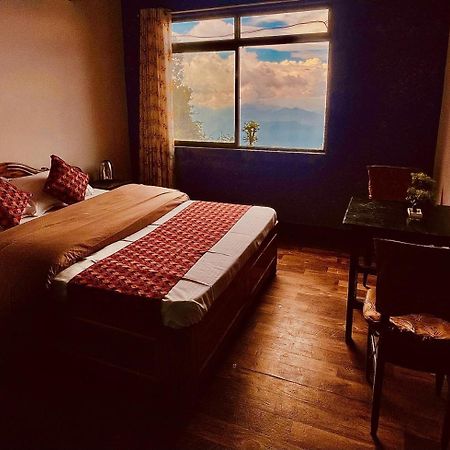 Forest Lodge - 80 Mts From Mall Road Дарджилинг Экстерьер фото