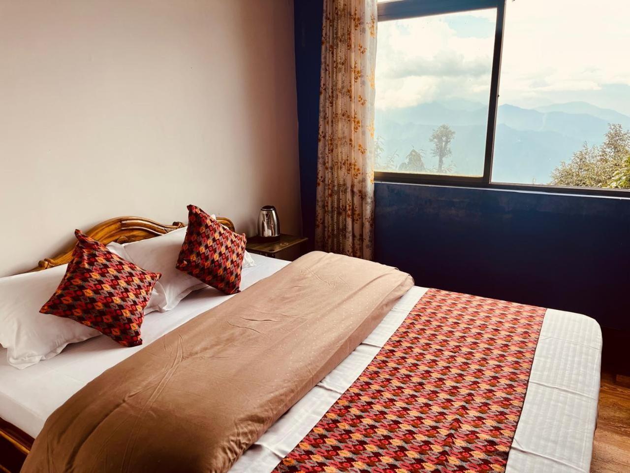 Forest Lodge - 80 Mts From Mall Road Дарджилинг Экстерьер фото