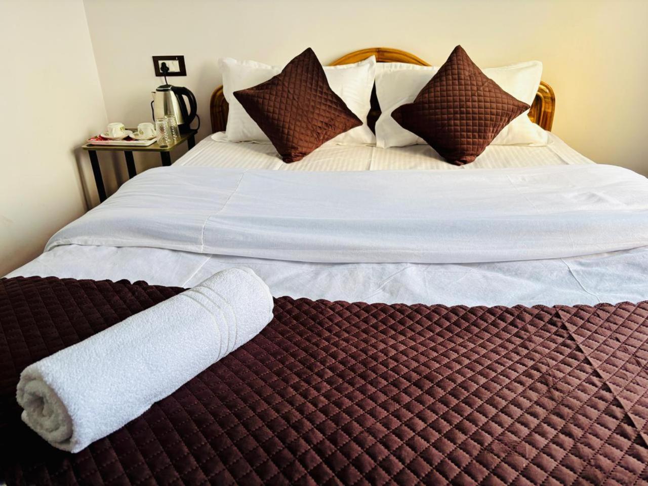 Forest Lodge - 80 Mts From Mall Road Дарджилинг Экстерьер фото
