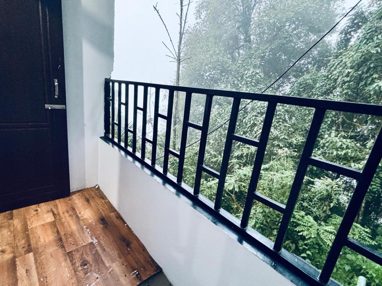 Forest Lodge - 80 Mts From Mall Road Дарджилинг Экстерьер фото