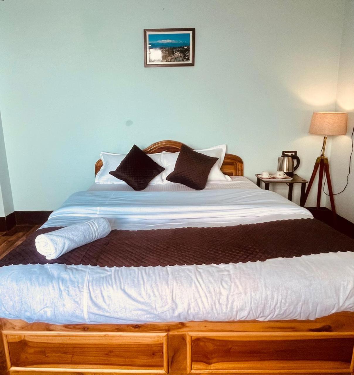 Forest Lodge - 80 Mts From Mall Road Дарджилинг Экстерьер фото