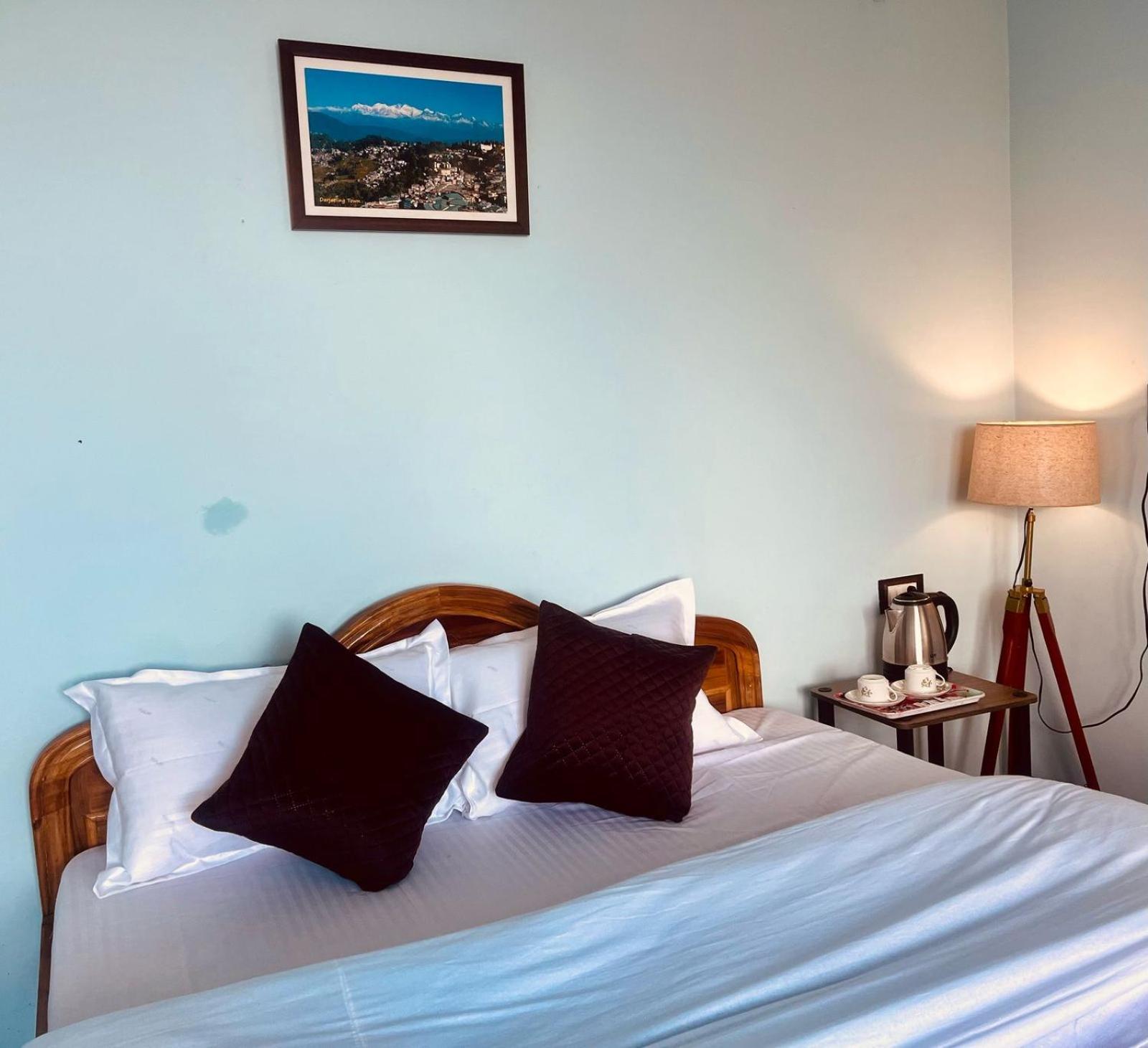 Forest Lodge - 80 Mts From Mall Road Дарджилинг Экстерьер фото