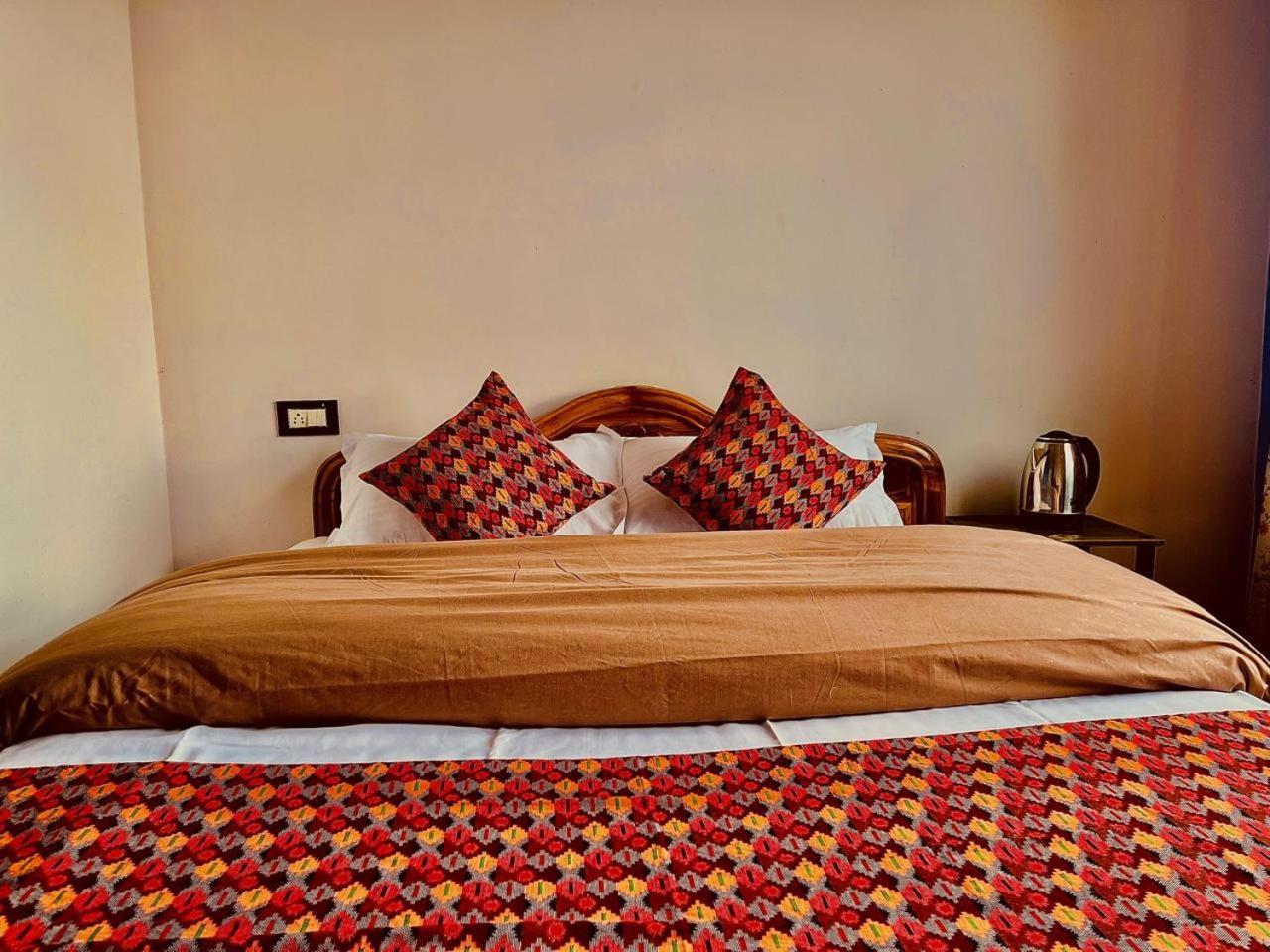 Forest Lodge - 80 Mts From Mall Road Дарджилинг Экстерьер фото